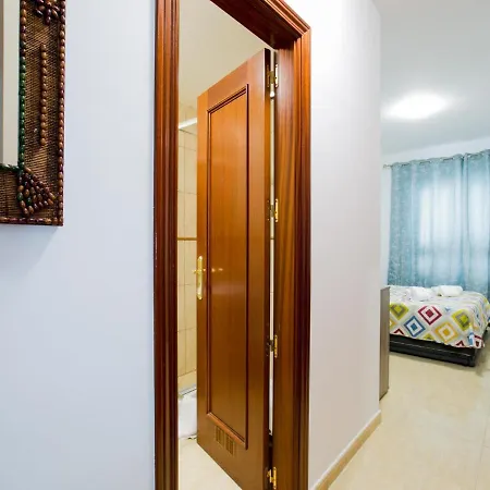 Holiday House Roque Del Este *